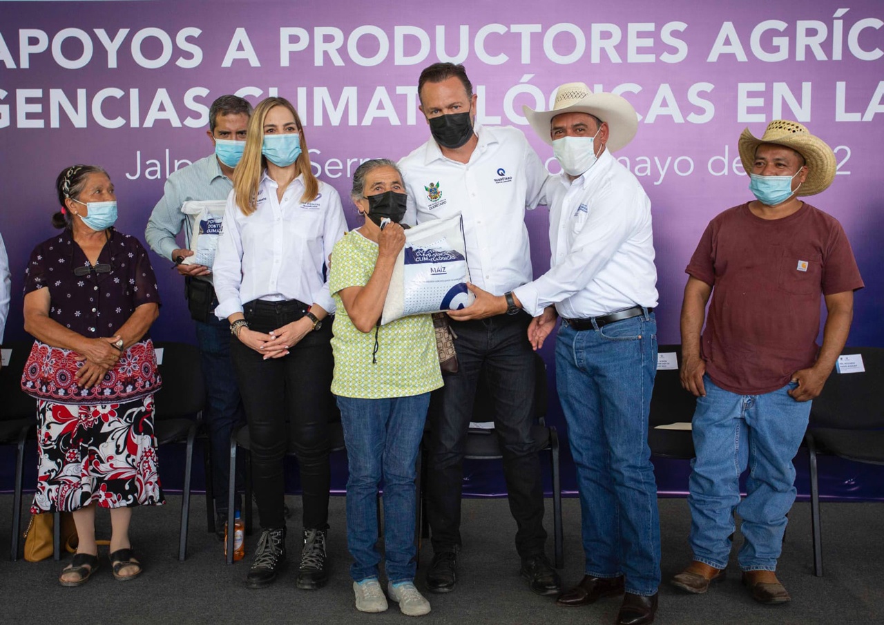 Entrega Kuri apoyos a agricultores de Arroyo Seco, Landa, Pinal y Jalpan de Serra