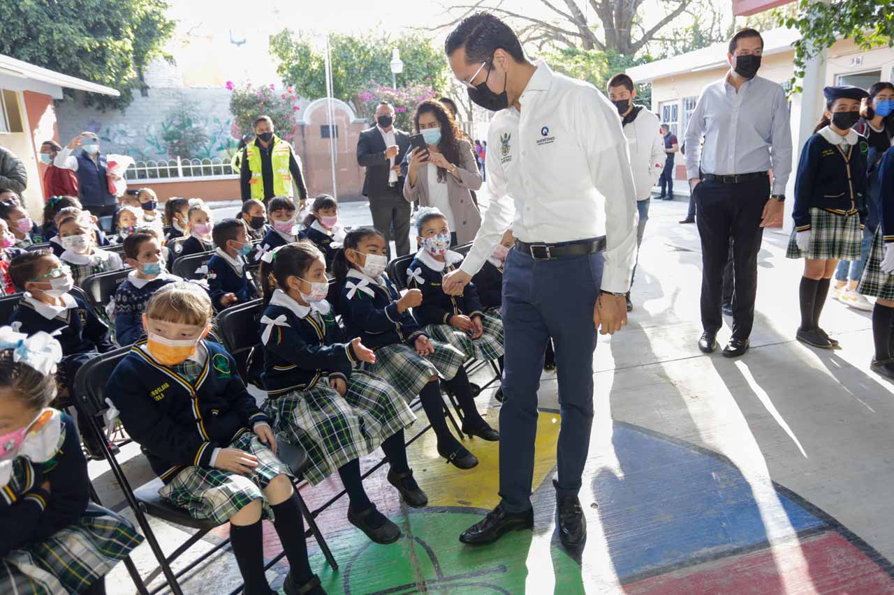 Entrega Josué Guerrero obras de rehabilitación en primaria Fernando de Tapia, en El Pueblito