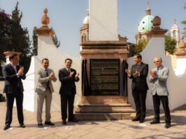 Devela Luis Nava placa conmemorativa por el 270 aniversario de la fundación de Santa Rosa Jáuregui