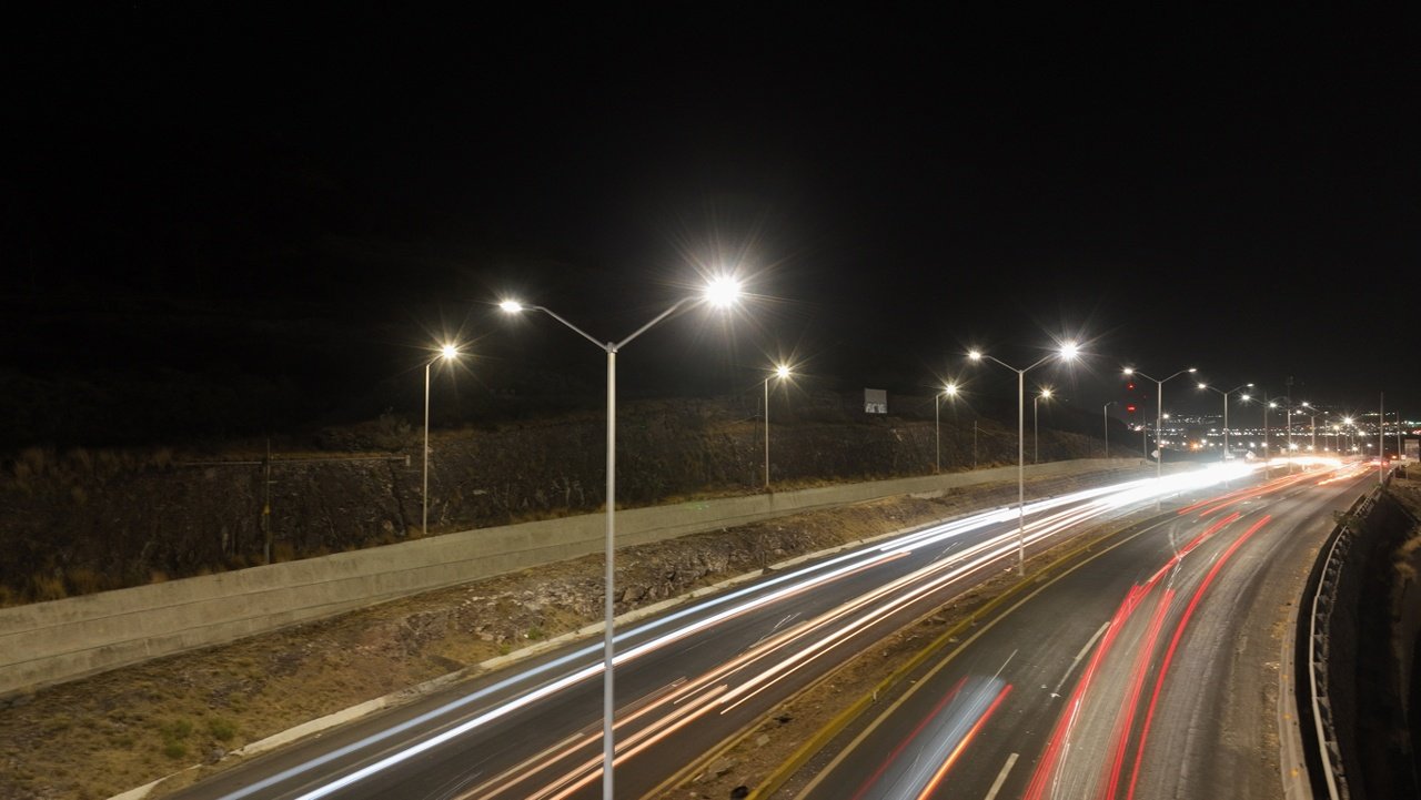 Gobierno de Querétaro ilumina seis kilómetros del Libramiento Norponiente