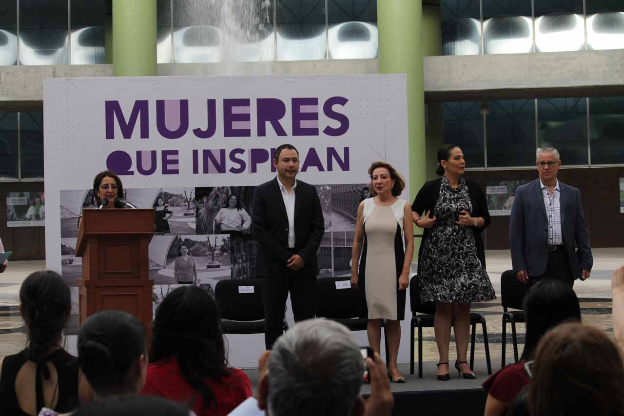 Visita la exposición "Mujeres que Inspiran" en el Gómez Morin