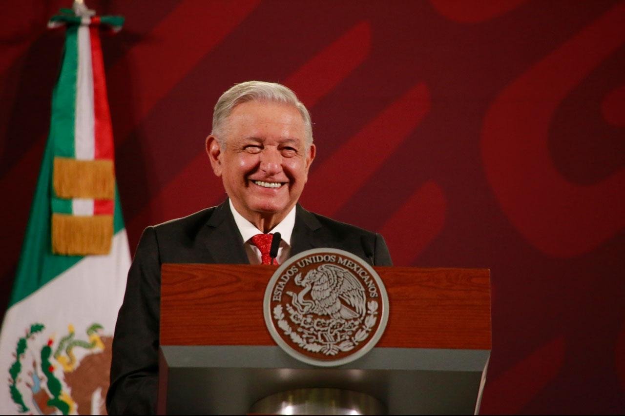 Uno de los favoritos: Adelanta AMLO a Grupo Frontera para festejo de 15 de septiembre