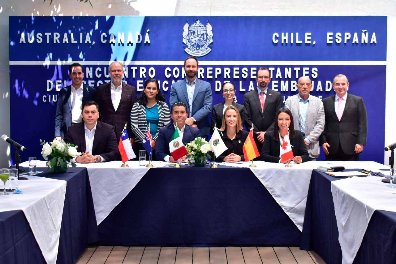 Corregidora busca vínculos educativos y comerciales