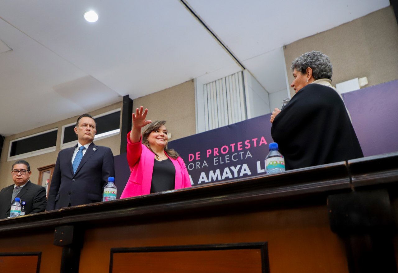 Dra. Silvia Amaya Llano rinde protesta como rectora de la UAQ