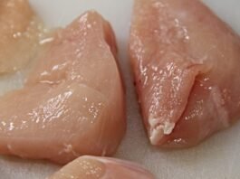 Síndrome de Guillain-Barré, cómo se relaciona con el mal hábito de lavar el pollo