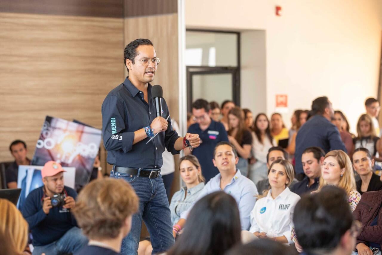 Apoyo a emprendedores y atención psicológica para jóvenes: Chepe Guerrero