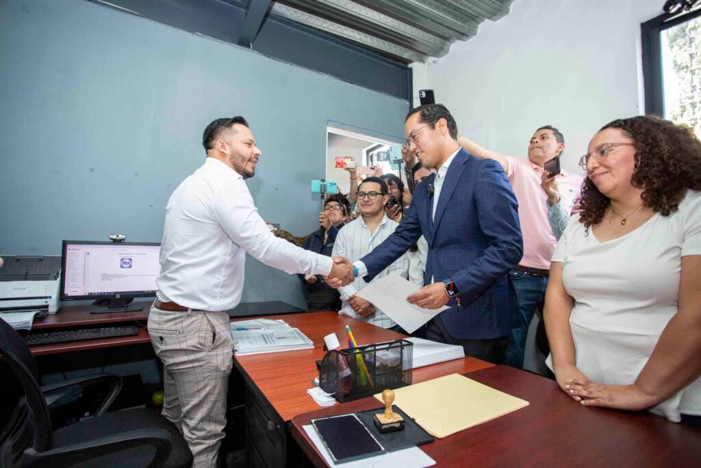 Chepe Guerrero se registra como candidato a presidente municipal de Corregidora ante el IEEQ