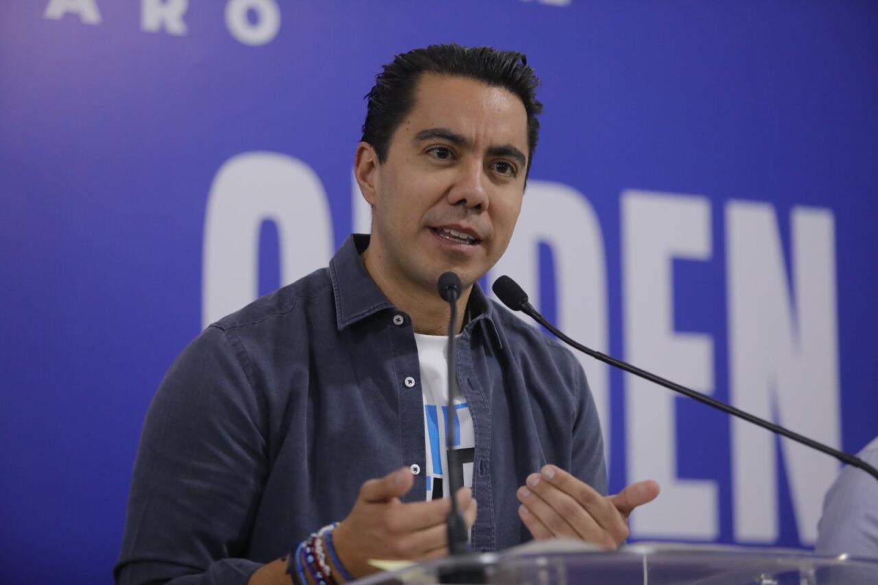 Propone Felifer Macías apoyar a 10 mil jóvenes brindándoles chips con acceso a internet