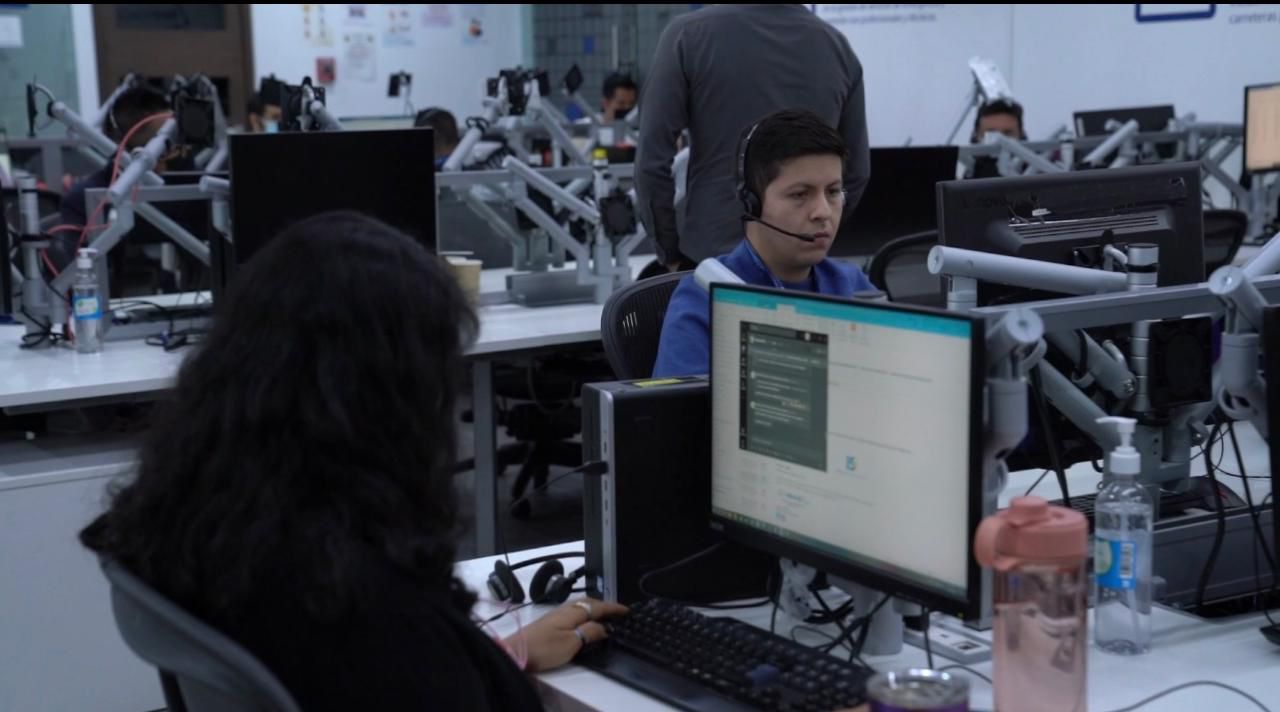 Propone Felifer programa para impulsar a jóvenes en su carrera