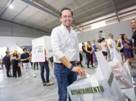 Chepe Guerrero acudió a emitir su voto en Corregidora