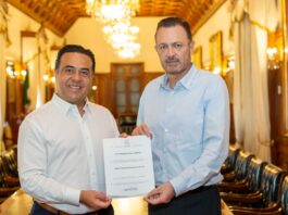 Luis Nava recibe del gobernador nombramiento como nuevo titular de SEDESOQ