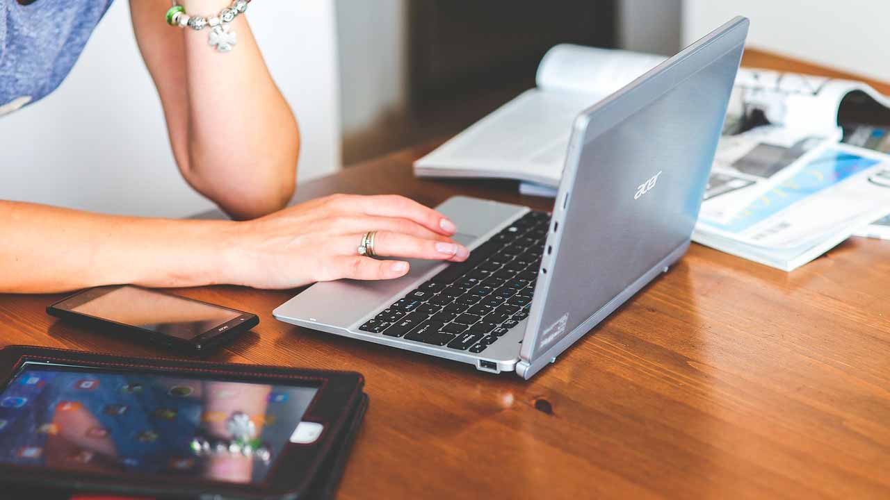 La desigualdad laboral condiciona a las mujeres para ingresar al sistema financiero formal