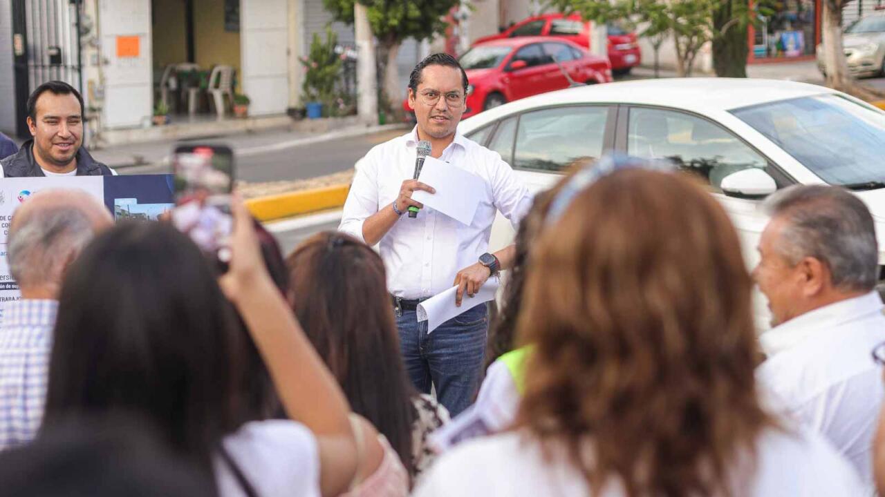 Chepe Guerrero entrega reasfaltado de la calle Francisco Alcocer con una inversión de 5 mdp