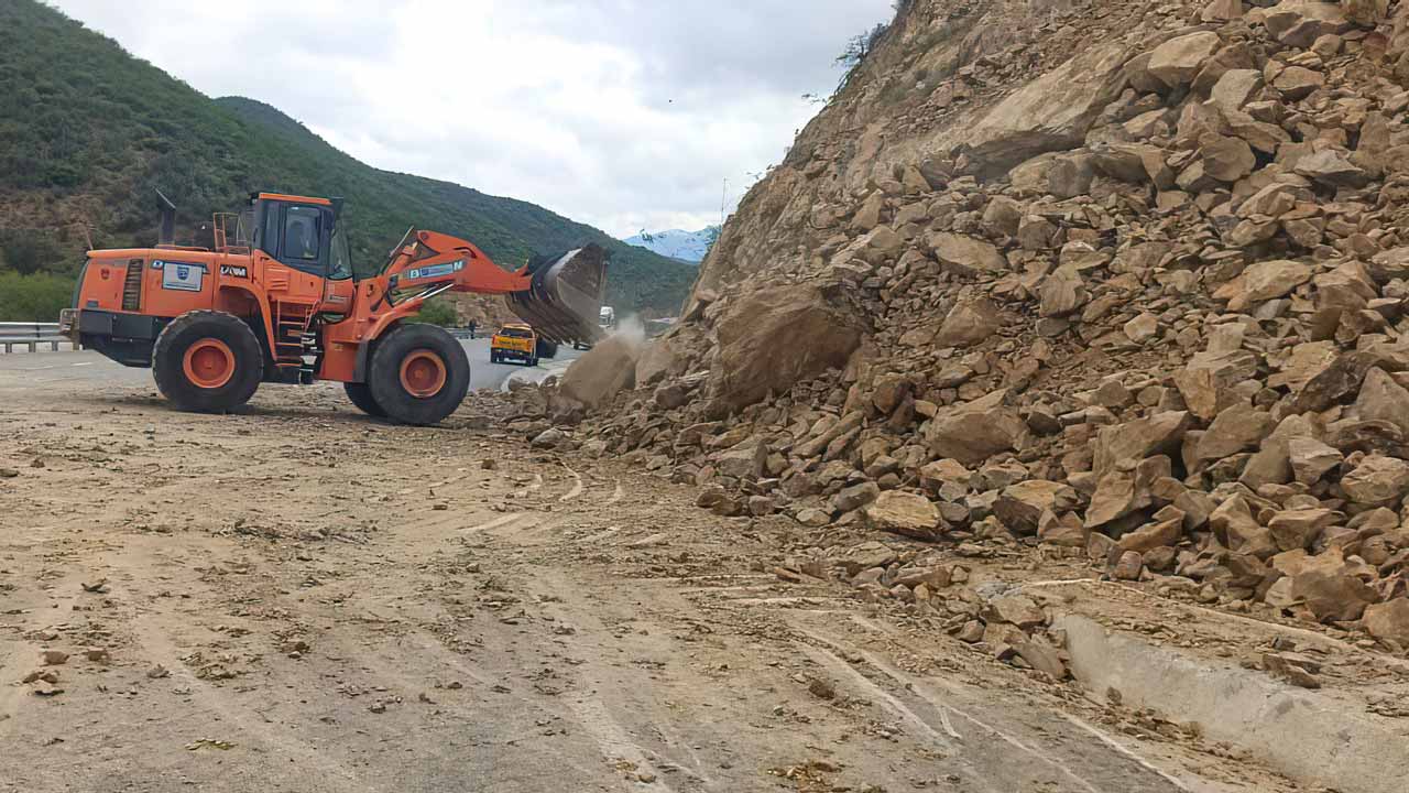 Atiende CEI derrumbe en el municipio de Cadereyta de Montes
