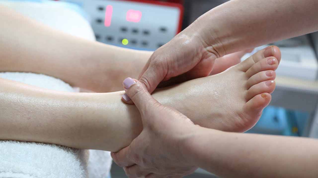 Dolor en pies y tobillos: causas y soluciones