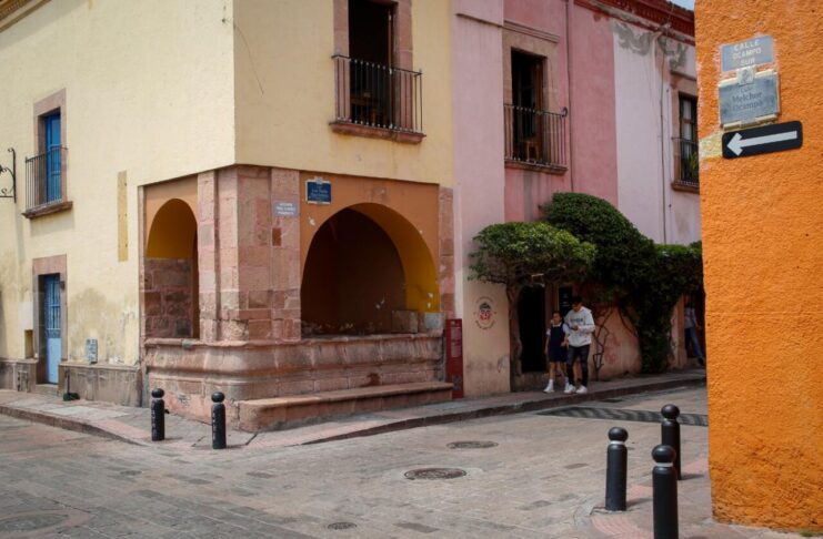 FUENTE DE SANTO DOMINGO - Siete Foto