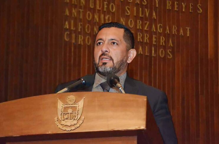 Carlos Alcaraz dirigirá proyecto del tren