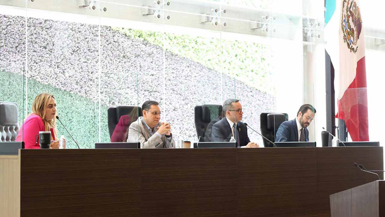 Avalan limitar tránsito de carga en la Carretera 57 por obras