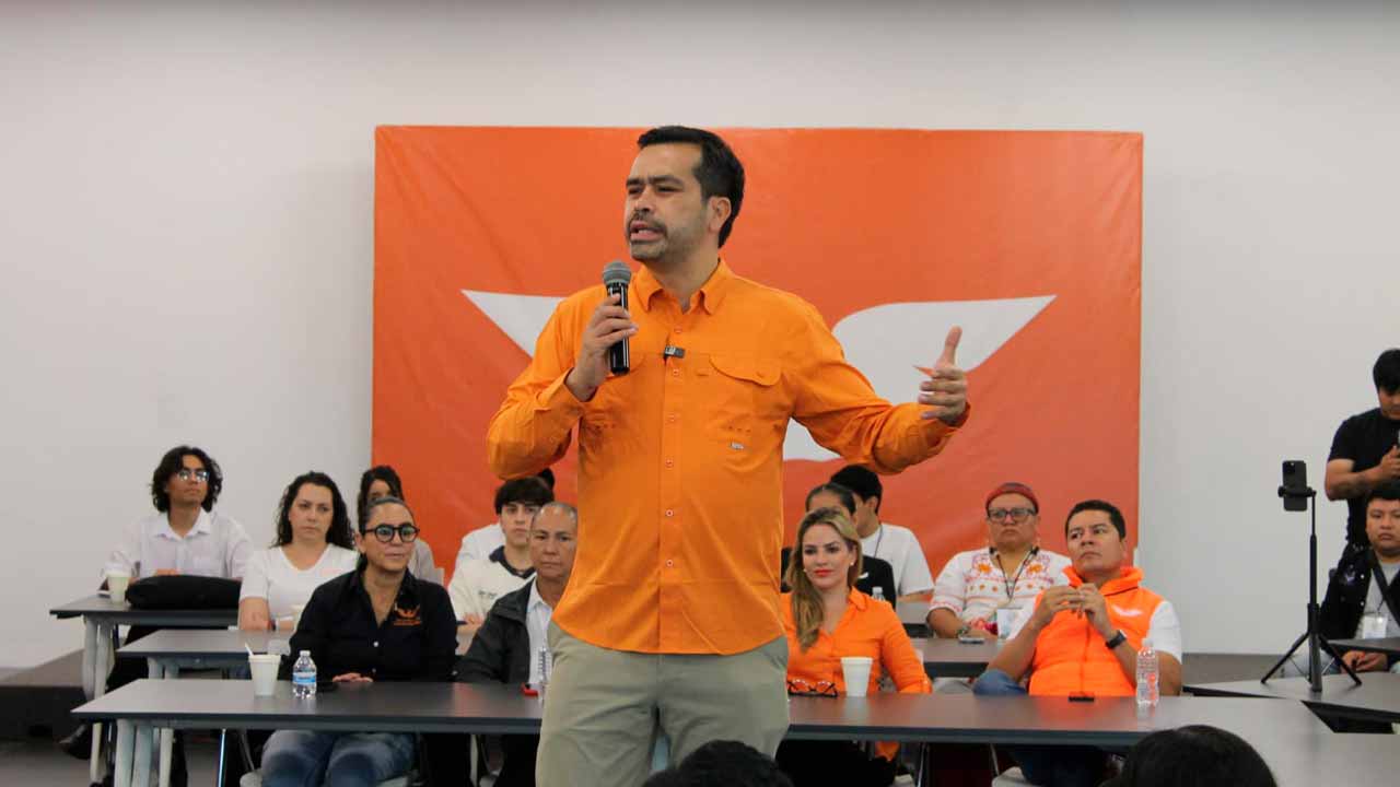 Máynez visita Querétaro y dialoga con juventudes y alcaldes