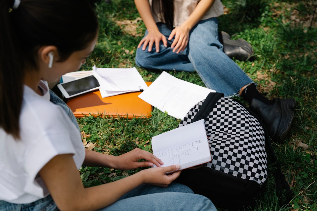 Jóvenes mexicanas dedican más tiempo al estudio que sus pares hombres