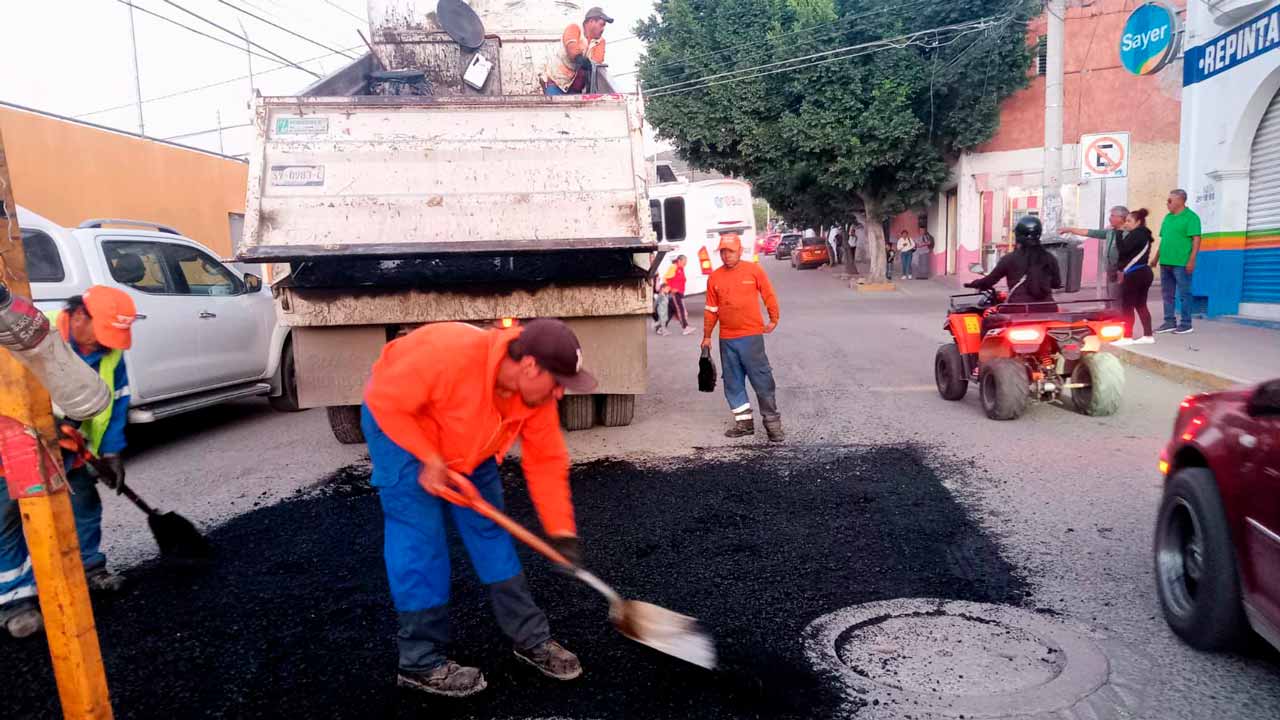Querétaro: 56,881 m² bacheados y 14,220 baches reparados