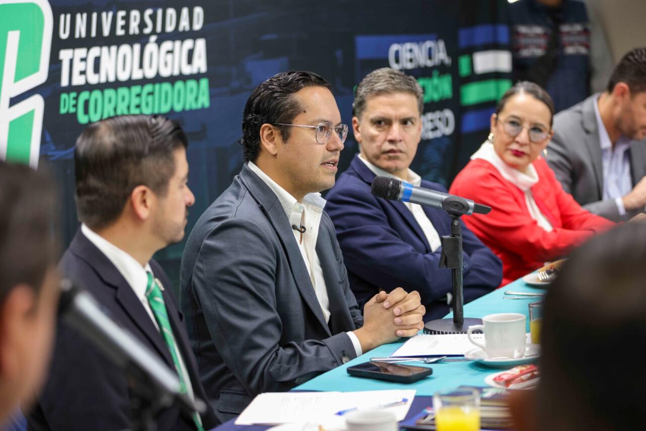 Chepe Guerrero y COPARMEX impulsan la educación en Corregidora