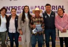 Jairo Morales entrega apoyos a familias vulnerables en Huimilpan
Jairo Morales entrega apoyos a familias vulnerables en Huimilpan