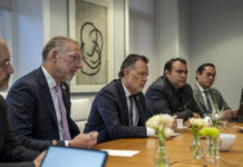 Gobernador impulsa inversión de 215 mdp de Plásticos Durex en gira por España
Gobernador impulsa inversión de 215 mdp de Plásticos Durex en gira por España