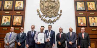 Kuri reconoce a empresas con Premio al Mérito Empresarial Kuri reconoce a empresas con Premio al Mérito Empresarial