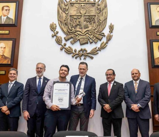 Kuri reconoce a empresas con Premio al Mérito Empresarial Kuri reconoce a empresas con Premio al Mérito Empresarial