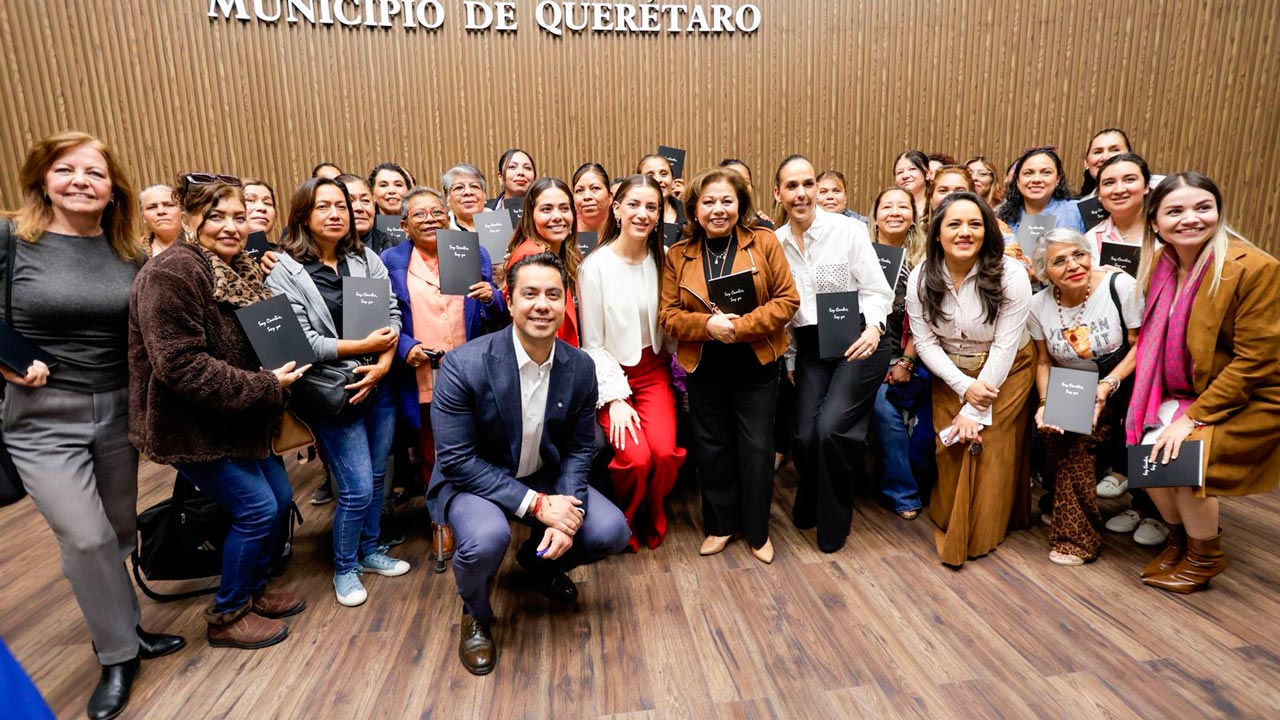 Acude Felifer a ponencia y presentación del libro “Soy Cambio, Soy Yo”, de Andrea Domínguez