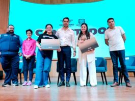 Felifer Macías entrega laptops del programa Conectados en Querétaro Felifer Macías entrega laptops del programa Conectados en Querétaro