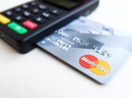 ¿Cómo pagan la tarjeta de crédito hombres y mujeres? ¿Cómo pagan la tarjeta de crédito hombres y mujeres?