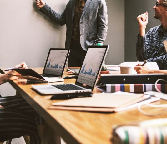 El Futuro de la Productividad: Cómo la IA está Transformando las Reuniones Corporativas El Futuro de la Productividad: Cómo la IA está Transformando las Reuniones Corporativas