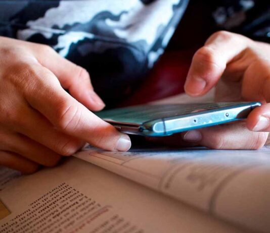 ¿Deben prohibirse los celulares en las escuelas de México? ¿Deben prohibirse los celulares en las escuelas de México?