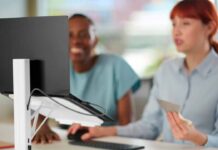 Colebrook Bosson Saunders presenta LANA, una respuesta a la nueva forma de trabajar con laptops
Colebrook Bosson Saunders presenta LANA, una respuesta a la nueva forma de trabajar con laptops