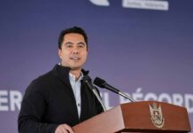 Participa Felifer Macías en el abanderamiento de la selección estatal de Querétaro
Participa Felifer Macías en el abanderamiento de la selección estatal de Querétaro