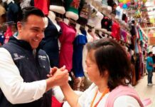 Luis Nava recorre el mercado “Reforma” del municipio de San Juan del Río
Luis Nava recorre el mercado “Reforma” del municipio de San Juan del Río