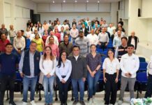 Luis Nava presenta programas sociales en San Juan del Río
Luis Nava presenta programas sociales en San Juan del Río