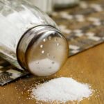 El sodio no solo se encuentra en el salero, también en alimentos no tan salados El sodio no solo se encuentra en el salero, también en alimentos no tan salados