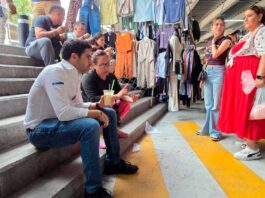 Agustín Dorantes recorre el Tianguis de La Cruz y escucha a comerciantes Agustín Dorantes recorre el Tianguis de La Cruz y escucha a comerciantes