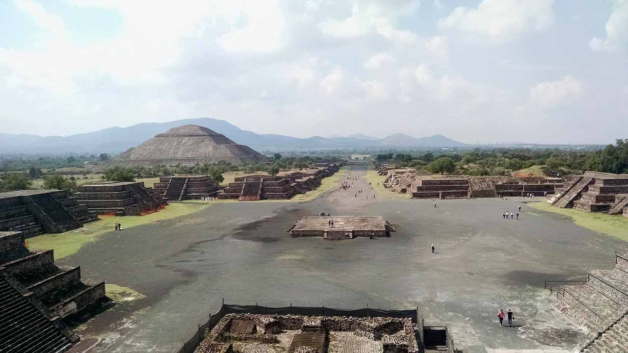 El acto sacrificial en Epstein, Díaz Ayuso y el tirador de Teotihuacán