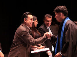 Luis Nava reconoce a egresados del COBAQ Plantel 15, celebra nueva generación Luis Nava reconoce a egresados del COBAQ Plantel 15, celebra nueva generación