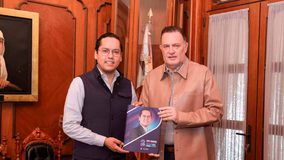 Chepe Guerrero entrega Segundo Informe a Mauricio Kuri Chepe Guerrero entrega su Segundo Informe de Resultados al Gobernador