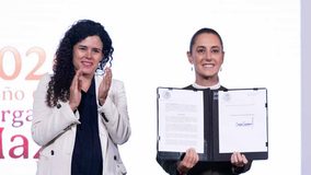 Sheinbaum firma decreto para proteger a menores en plataformas sociales Sheinbaum firma decreto para proteger a menores en plataformas sociales