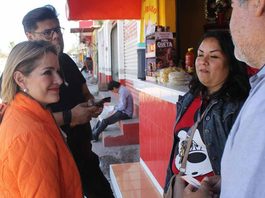 Paulina Aguado escucha demandas en La Estancia Paulina Aguado escucha demandas en La Estancia