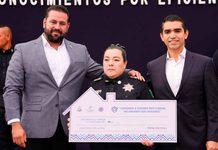 Corregidora entrega apoyos de vivienda a policías Corregidora entrega apoyos de vivienda a policías